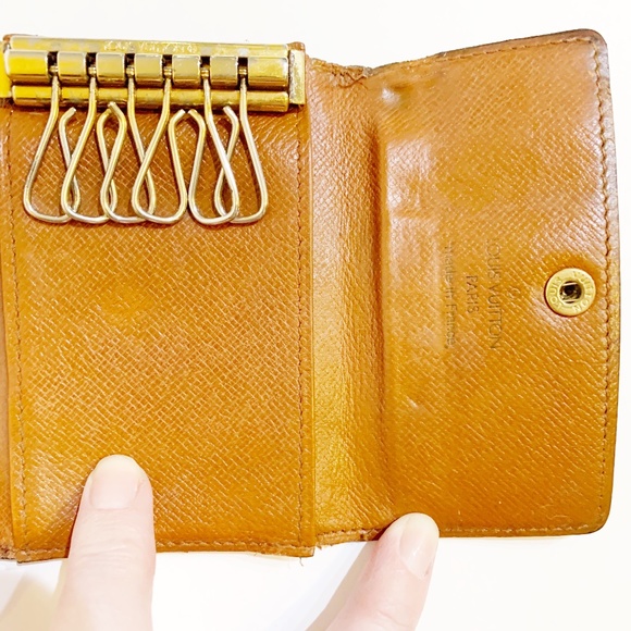 Auth Vtg Louis Vuitton Monogram 6 Key Holder - Picture 8 of 16